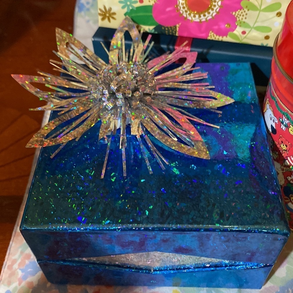 Bundle of 14 Christmas gift boxes 7 gift boxes and 7 tin boxes - Picture 2 of 12